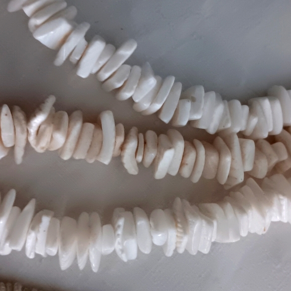 Shell necklaces - Picture 13 of 16